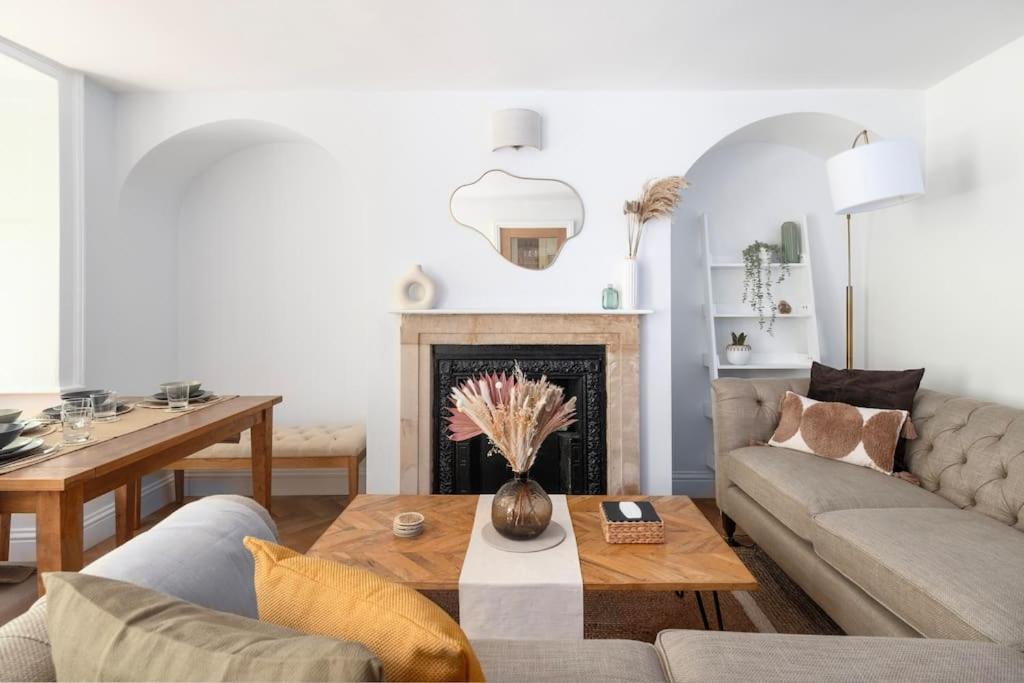 Spacious Apartment - 5 Minutes Walk To Bath Abbey Экстерьер фото