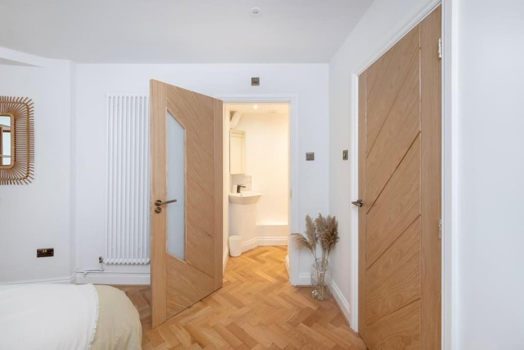 Spacious Apartment - 5 Minutes Walk To Bath Abbey Экстерьер фото