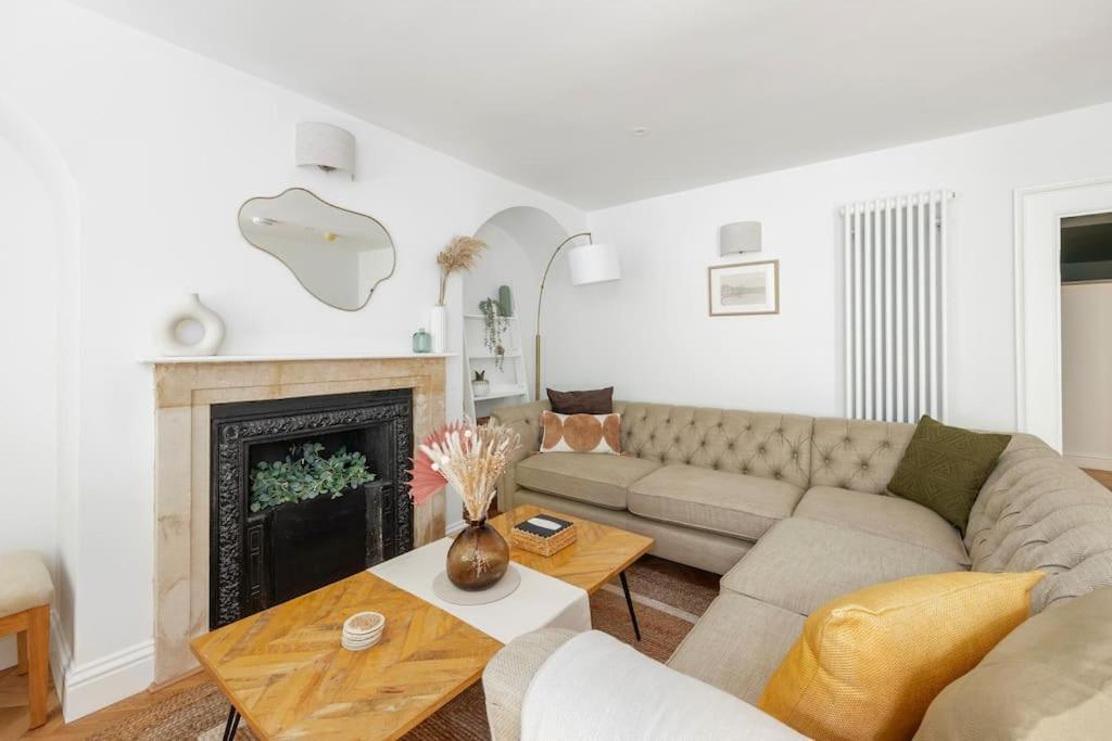 Spacious Apartment - 5 Minutes Walk To Bath Abbey Экстерьер фото