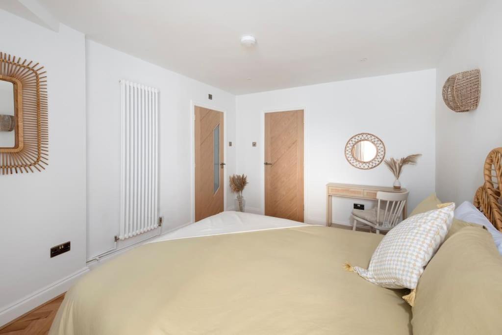 Spacious Apartment - 5 Minutes Walk To Bath Abbey Экстерьер фото