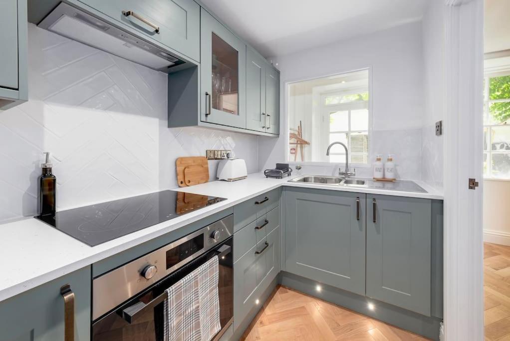 Spacious Apartment - 5 Minutes Walk To Bath Abbey Экстерьер фото